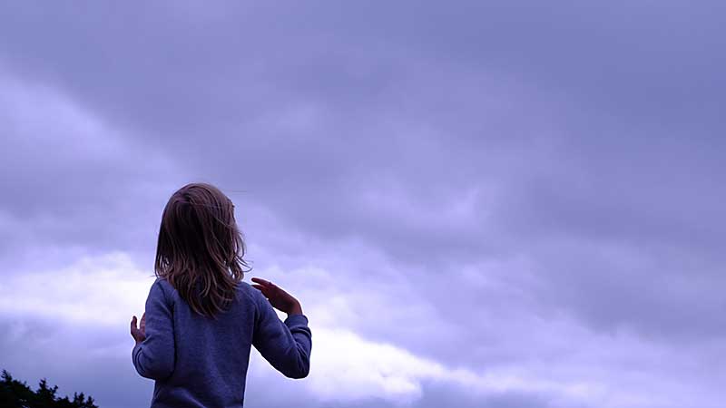 child looking up at the sky