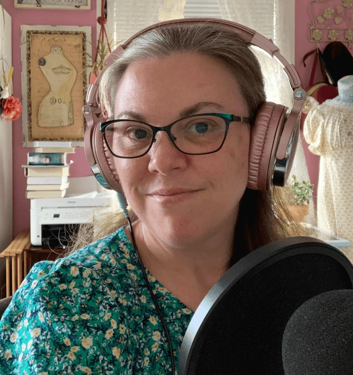 Headshot of Virginia Jones, Host of the Vintage Cafe Podcast - Healing from Childhood Abuse